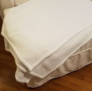 White Pottery Barn Throw Blanket 50 x 60
